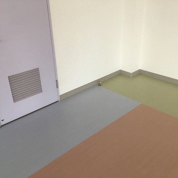 工場の食堂の床と階段の壁。0005944497